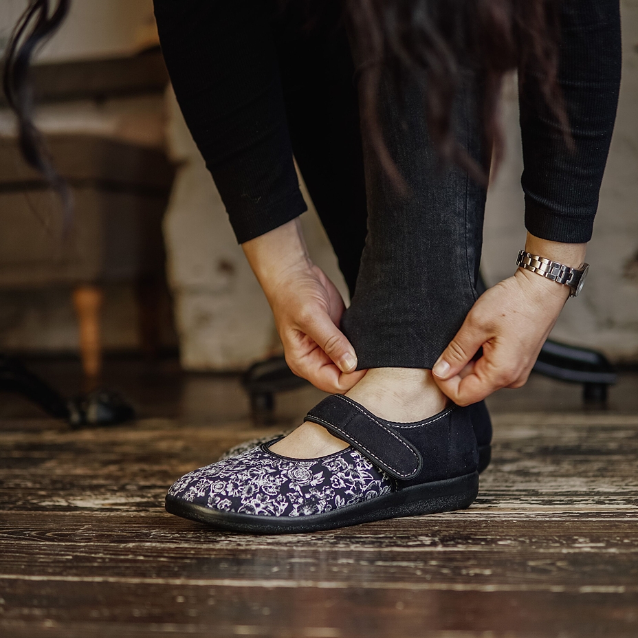 Verbandballerinas für Damen Blüte schwarz