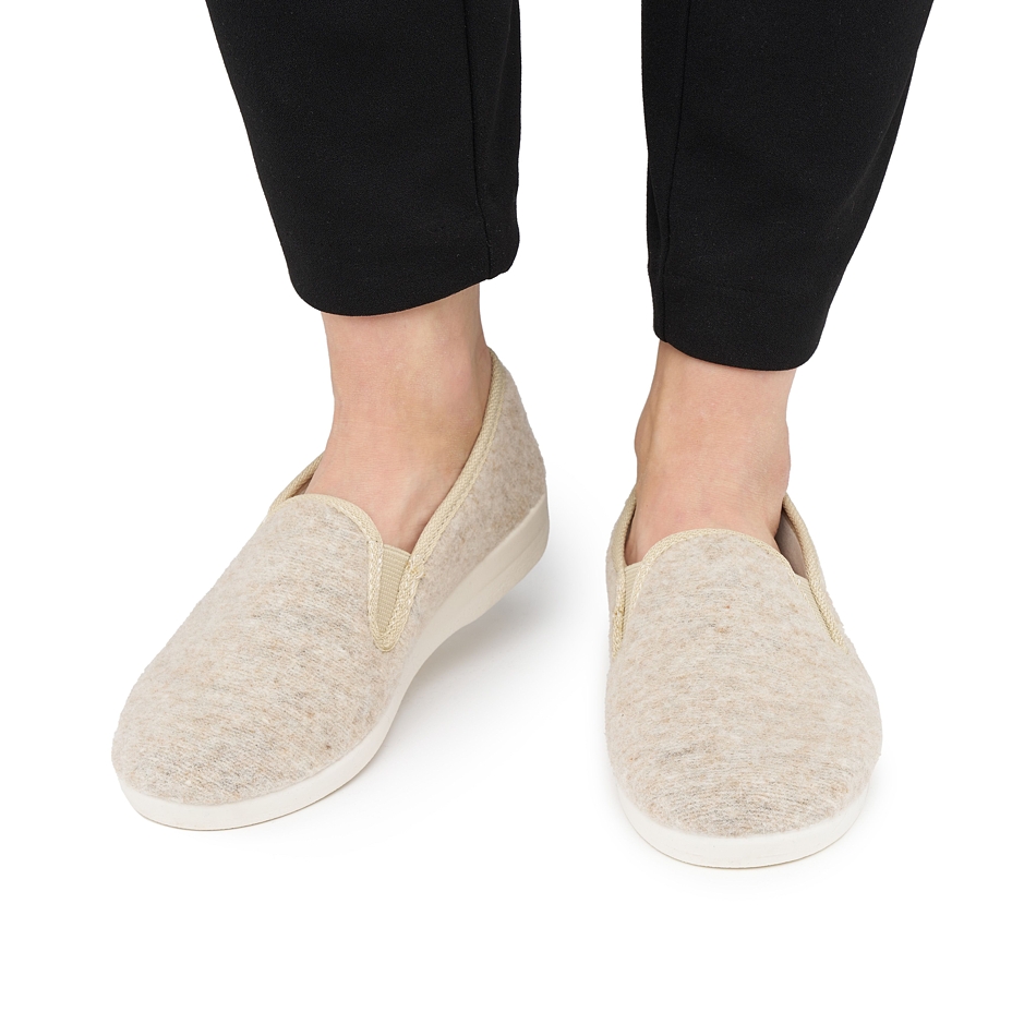 Hausschuhe aus Wollfliz beige