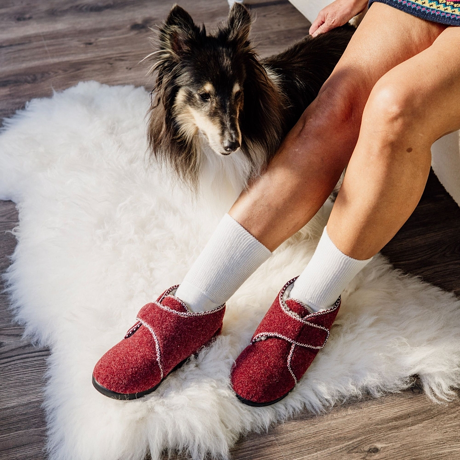 Hausschuhe mit Schafwolle mit Klettverschluss für Damen rot